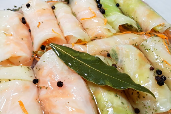 Маринованные капустные рулеты