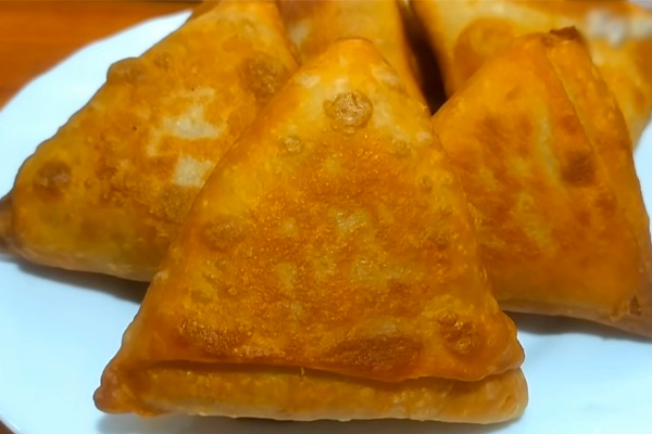 Чебуреки-треугольники с мясом и… водкой