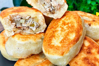 Котлеты из манки с куриной начинкой