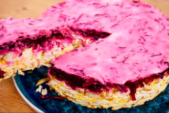 Салат со свеклой и курицей - отличная идея для новогоднего стола