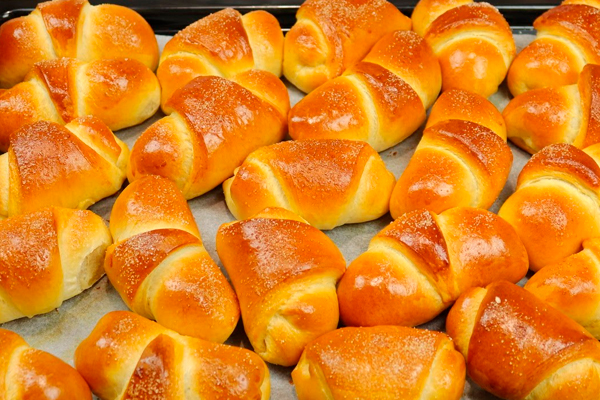 Воздушные рогалики с яблоками
