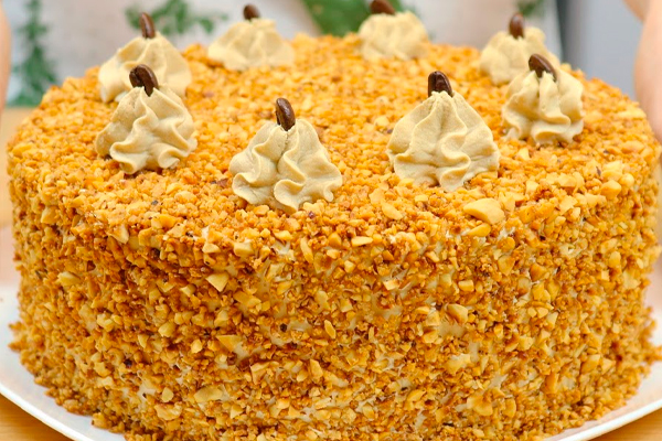 Ореховый торт с кофейным вкусом и ореховым крокантом