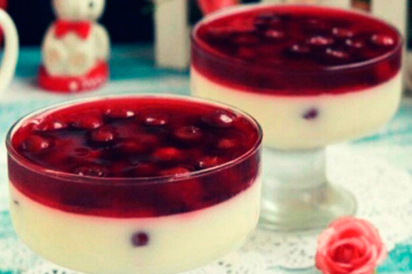 Потрясающая "Панна-котта" с вишней, это очень вкусно