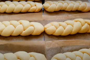 Манка, вода и любая начинка: аппетитные булочки из самых простых продуктов
