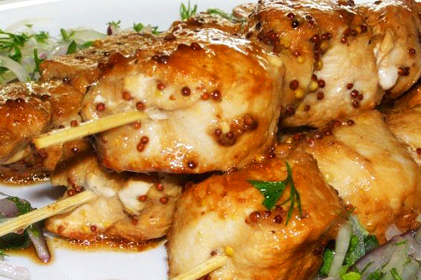Сочный и безумно вкусный шашлык из курицы, приготовленный в духовке