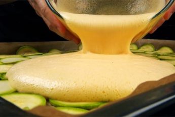 Рецепт приготовления кабачков вкуснее мяса. Заливаем яйцами и собираем рулет