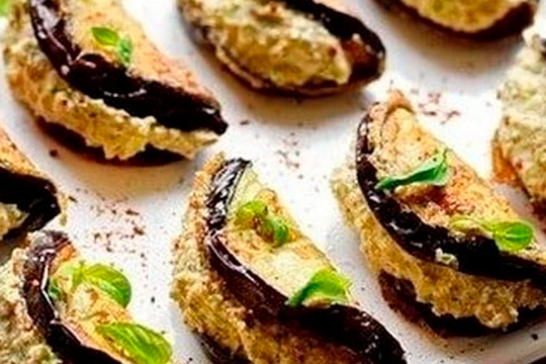 Баклажаны дольками с ореховой пастой по-грузински: чудесный рецепт для застолья