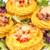 Вкусная подача обычного гарнира: гнезда из картофеля с разными начинками