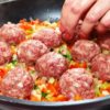 Фрикадельки засыпаем рисом и готовим сытный и вкусный ужин на сковороде!
