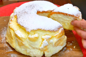 Нежнейший пирог-суфле на йогурте — невероятно пышный и вкусный