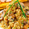 Рис с шампиньонами, луком и чесноком. Идея для сытного ужина!