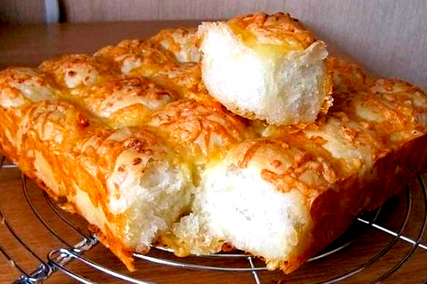 Хлеб с сыром и чесноком