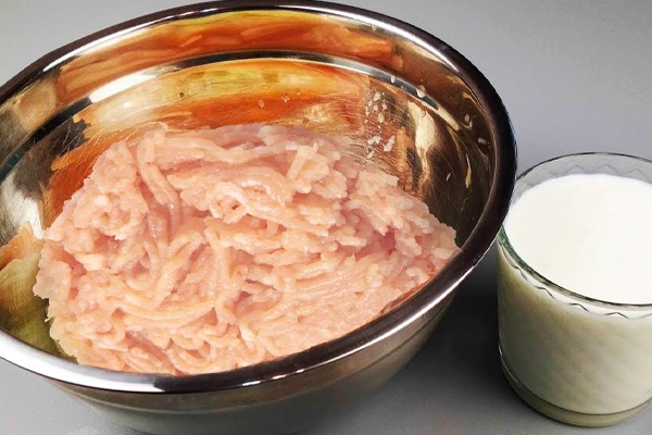 Берем куриный фарш и стакан кефира — безупречное блюдо к ужину!