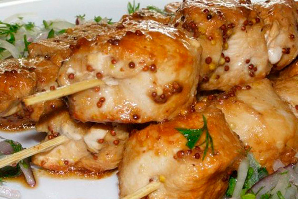 Сочный и безумно вкусный шашлык из курицы, приготовленный в духовке