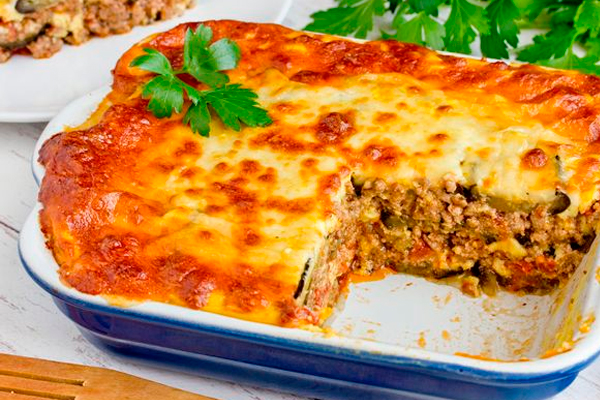 Мусака со сметанно-яичной заливкой. Закуска из баклажанов