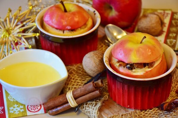 запечённые яблоки с орехами